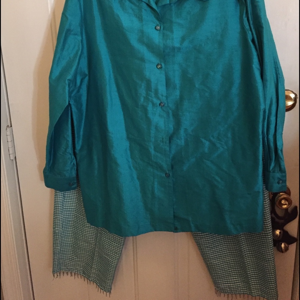 silky pants suit great for cruising